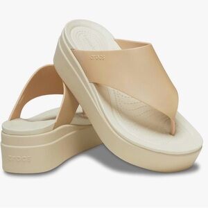Crocs Women's Brooklyn Platform Flip Flop sandals